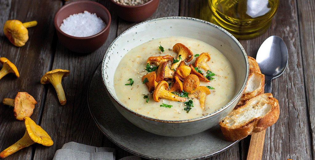 Schwarzwurzelcremesuppe mit aromatisierten Pfifferlingen