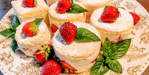 Weihnachtsmenü 2022 (Dessert): Cheesecake mit Früchten